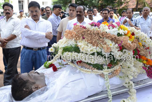 Retired DySP B J Bhandary death: Hundreds bid tearful aideu 1